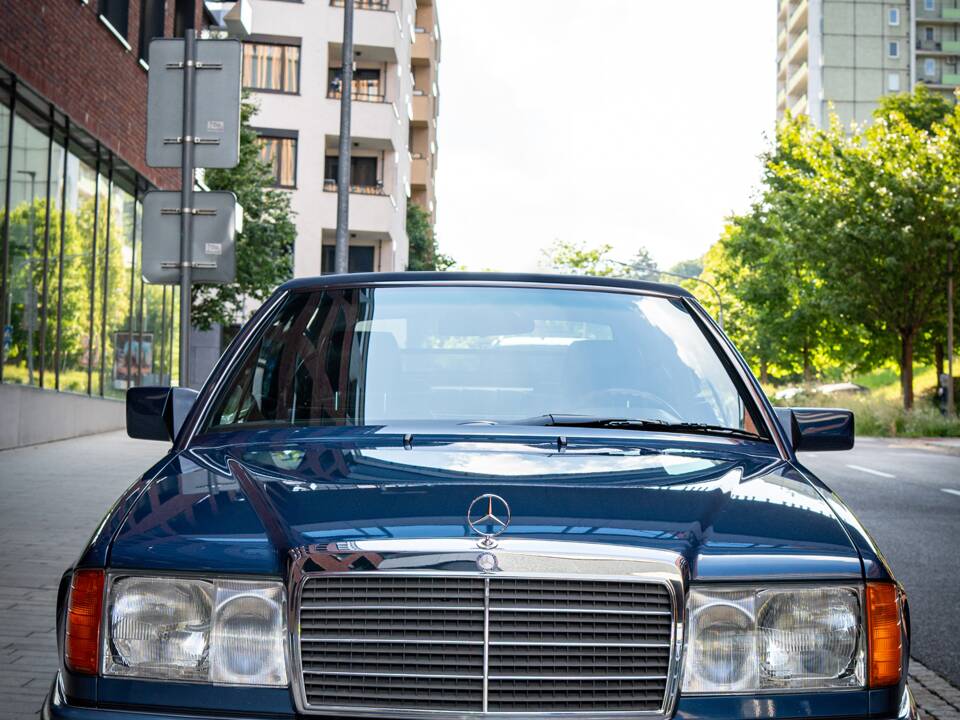 Obraz 39/50 pojazdu Mercedes-Benz 300 CE-24 (1992)