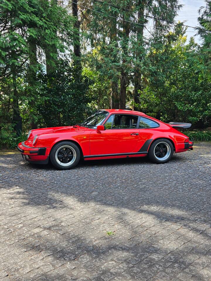 Immagine 26/37 di Porsche 911 Carrera 3.2 (1985)
