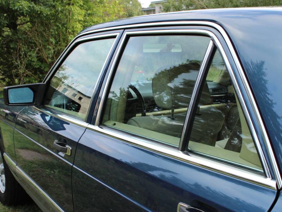 Image 18/51 de Mercedes-Benz 500 SE (1984)