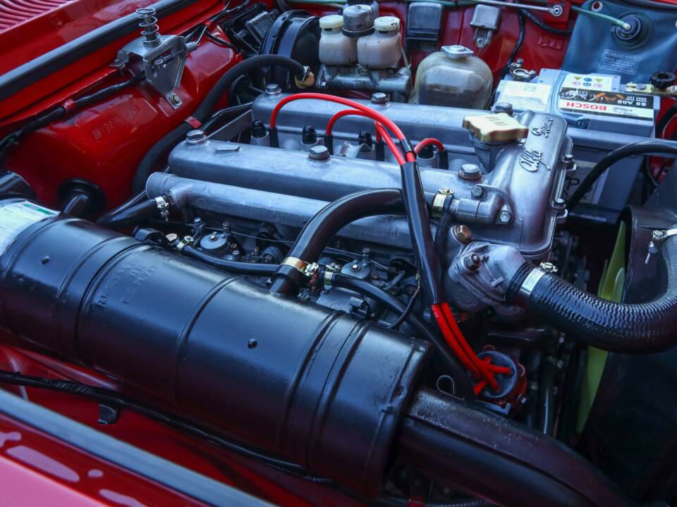 Imagen 30/50 de Alfa Romeo 2000 GT Veloce (1972)