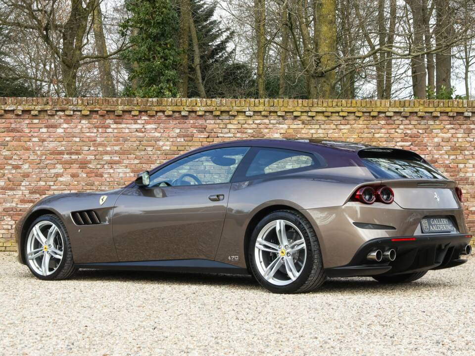 Imagen 2/50 de Ferrari GTC4Lusso (2018)
