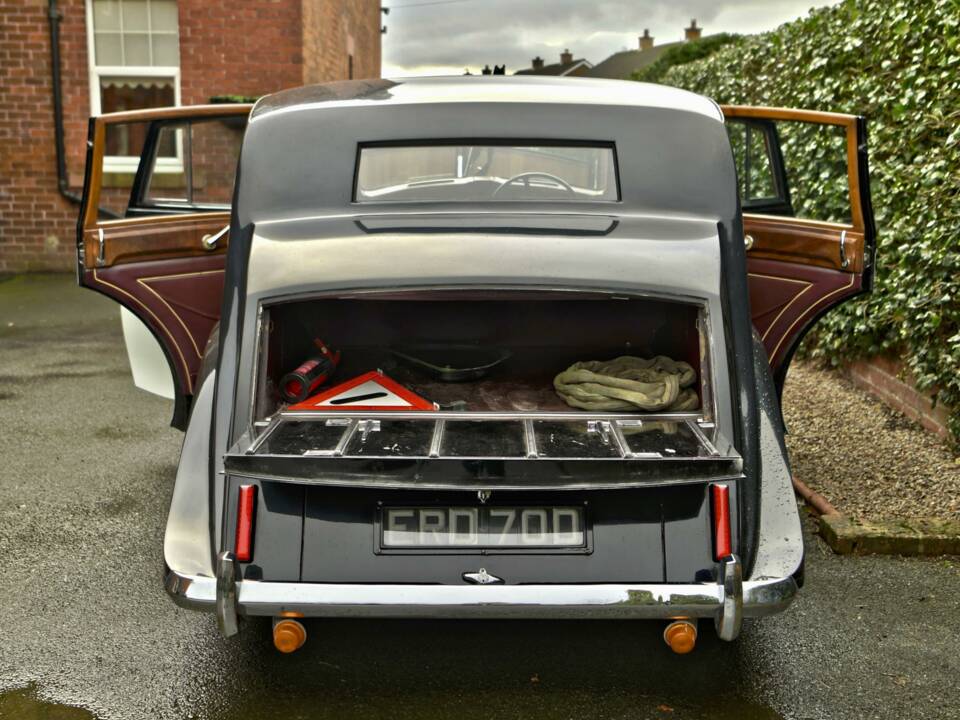 Image 13/50 of Rolls-Royce Silver Wraith (1949)
