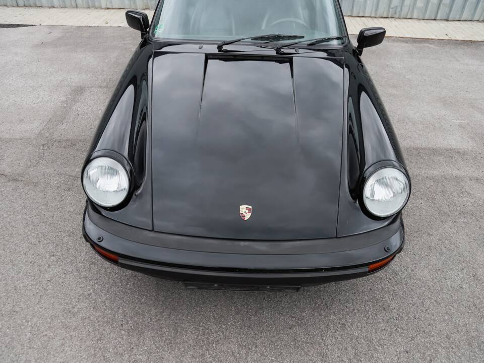 Image 15/108 de Porsche 911 Carrera 3.2 (1989)