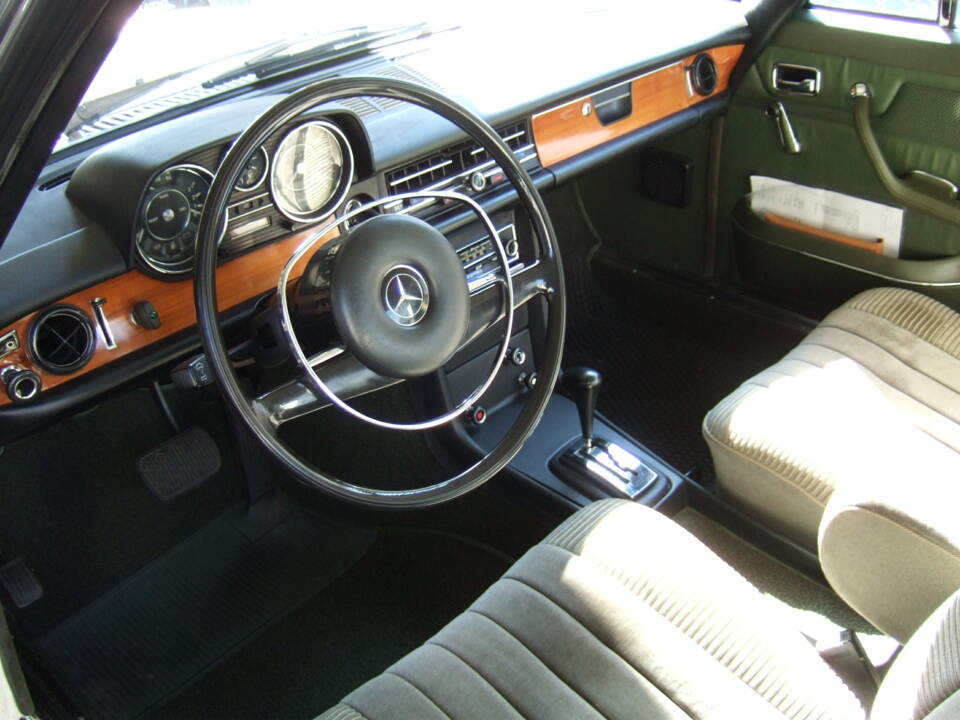 Immagine 2/58 di Mercedes-Benz 280 C (1973)