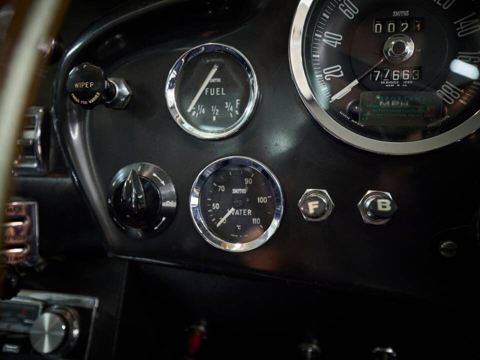 Afbeelding 43/60 van Aston Martin DB 6 (1968)