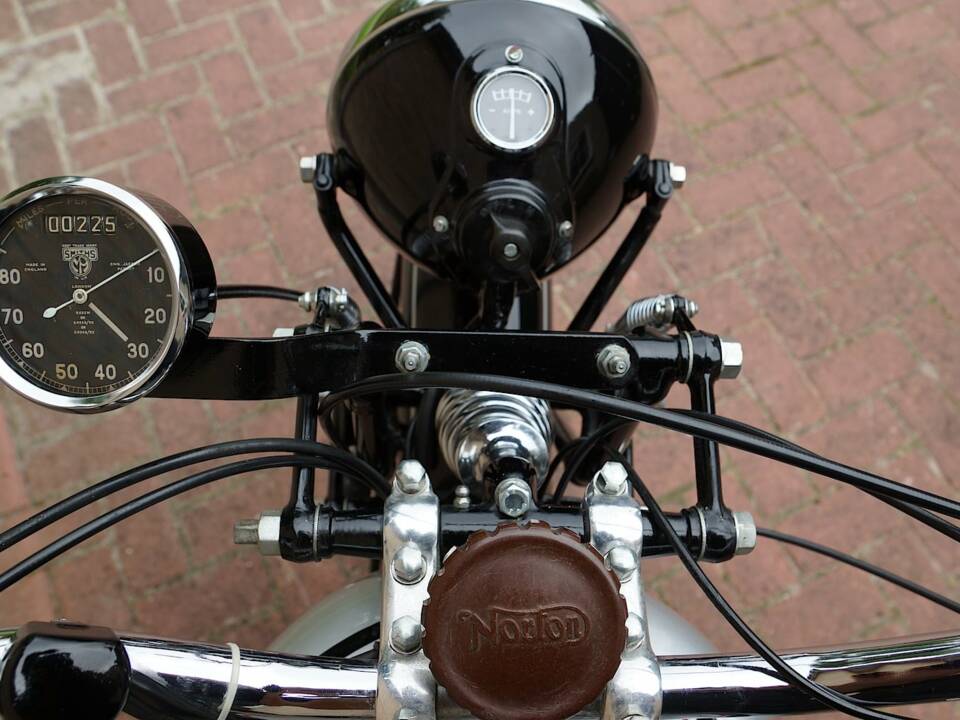 Image 2/9 of Norton Big Four 4 (1942)