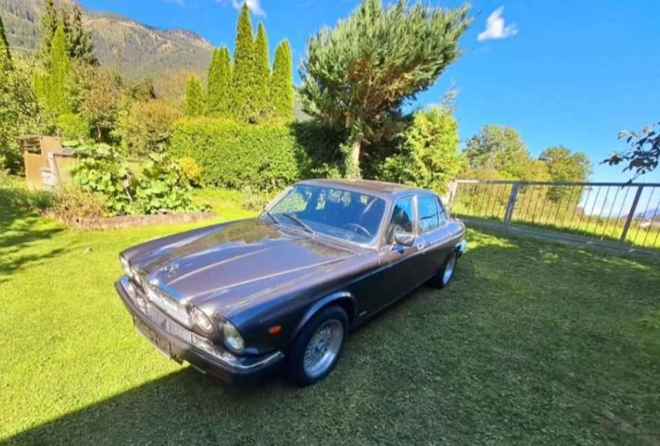 Image 1/4 de Jaguar XJ 12 (1988)