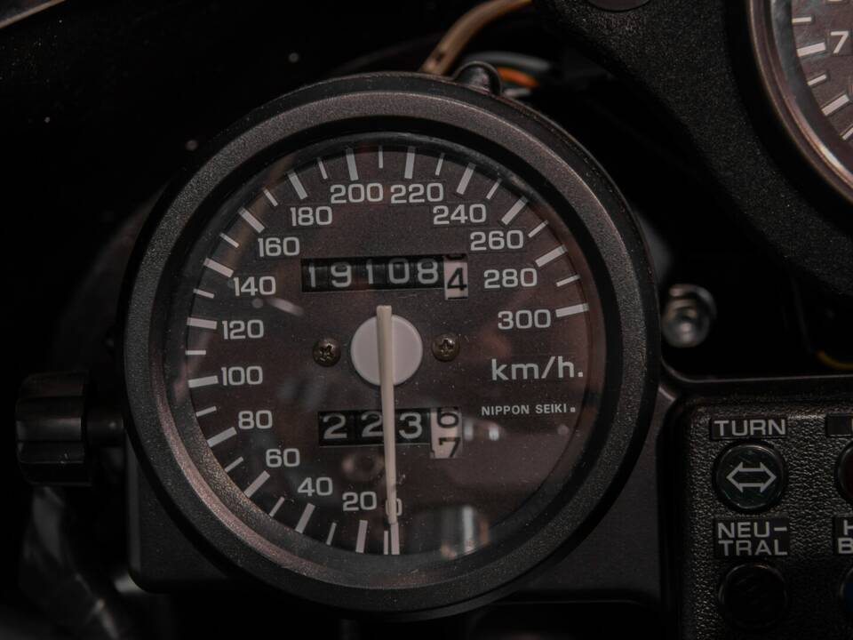 Image 26/29 of Honda VFR 750R RC 30 (1991)