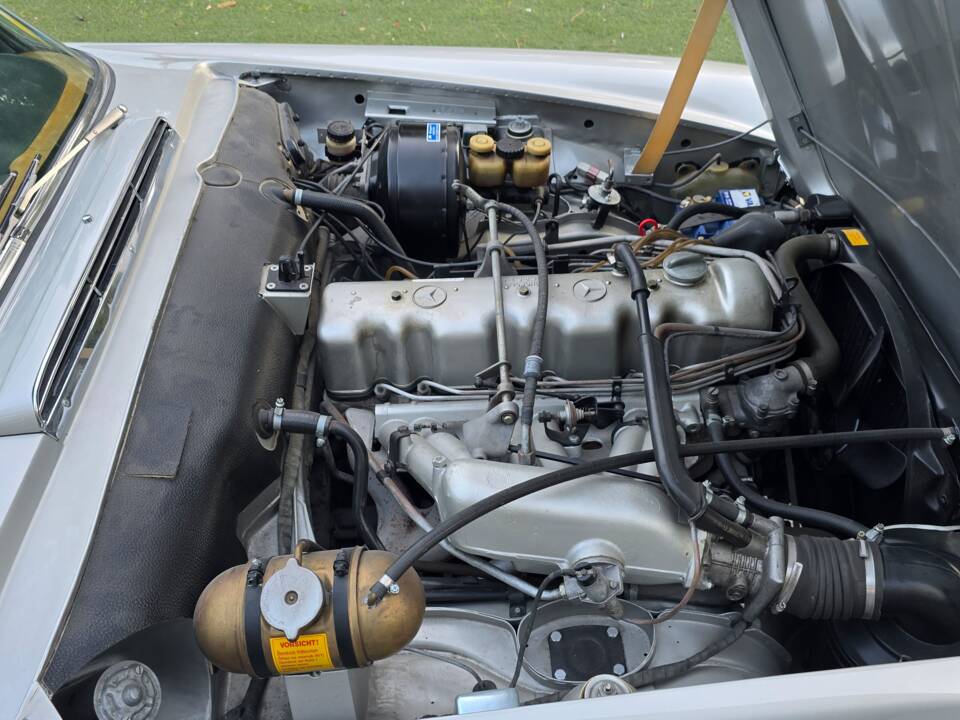 Image 24/26 de Mercedes-Benz 280 SL (1970)