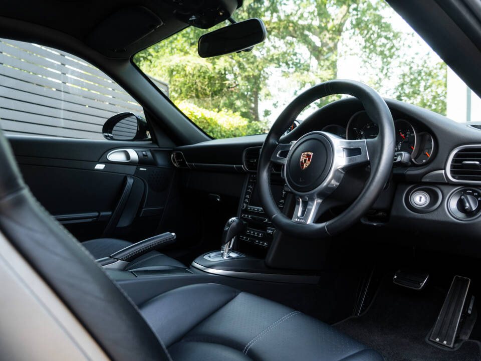 Imagen 44/51 de Porsche 911 Carrera 4 GTS (2012)