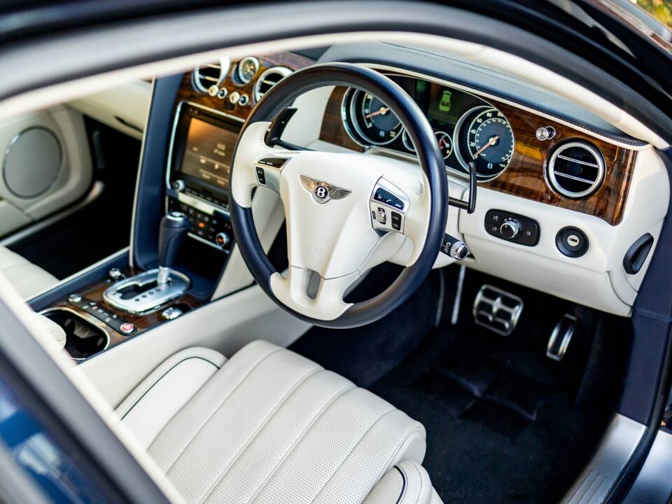 Image 4/31 of Bentley Continental Flying Spur (2013)