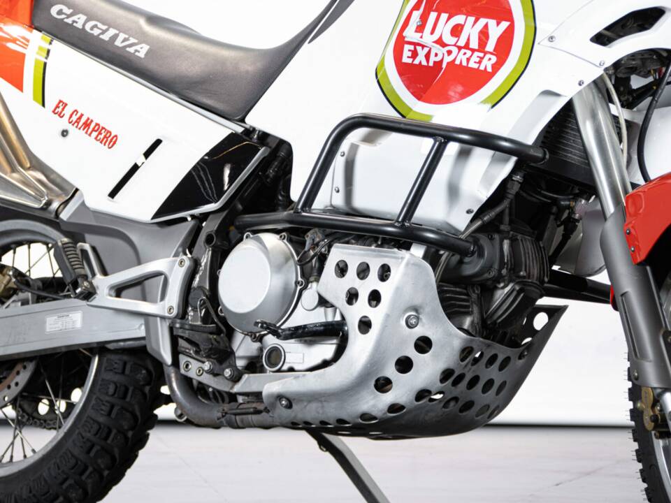 Image 25/50 of Cagiva E900 Elefant (1997)