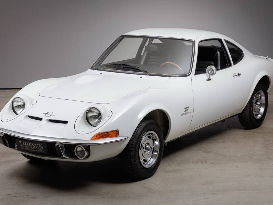 Image 2/34 of Opel GT 1900 (1969)