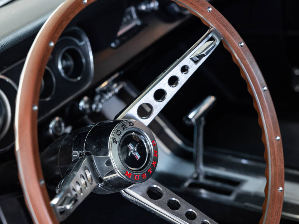 Immagine 13/31 di Ford Mustang GT (1966)