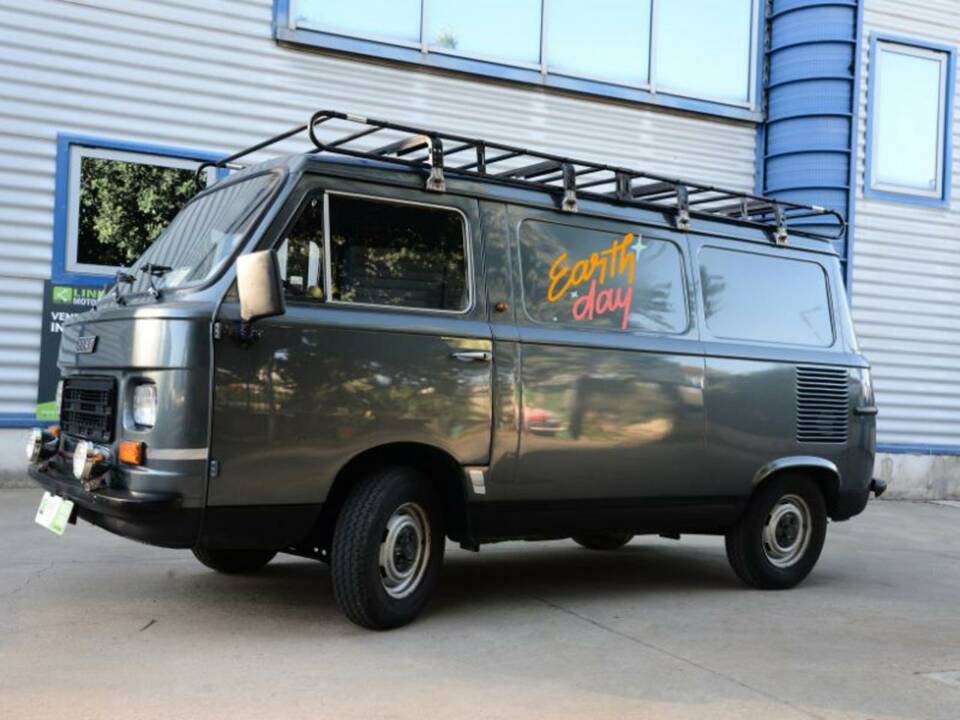 Image 2/10 of FIAT 900T (1979)