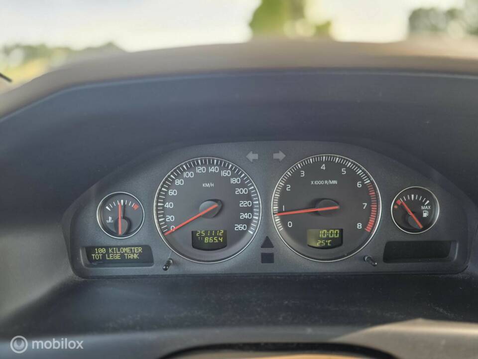 Image 18/39 of Volvo V 70 2.4 (2006)