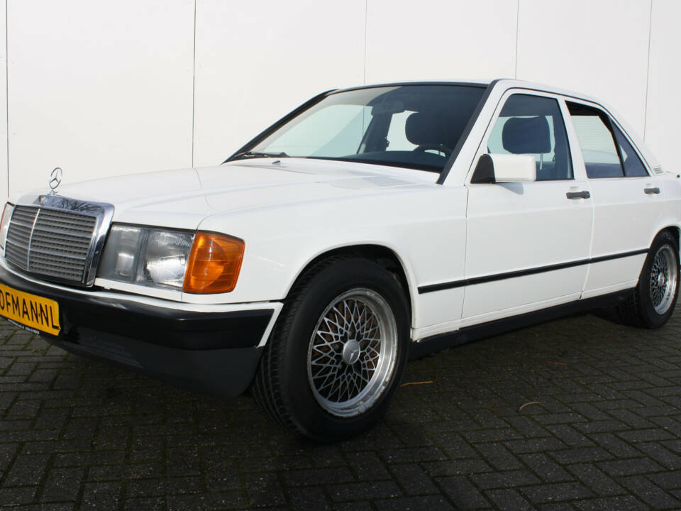 Bild 1/12 von Mercedes-Benz 190 E (1984)