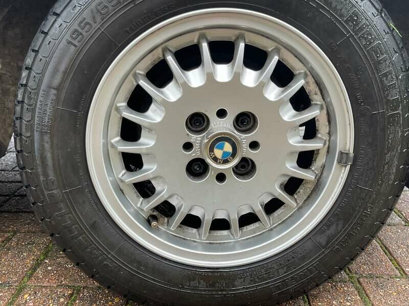 Immagine 38/50 di BMW 320i (1986)