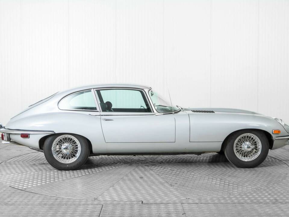 Image 7/47 de Jaguar E-Type (1969)