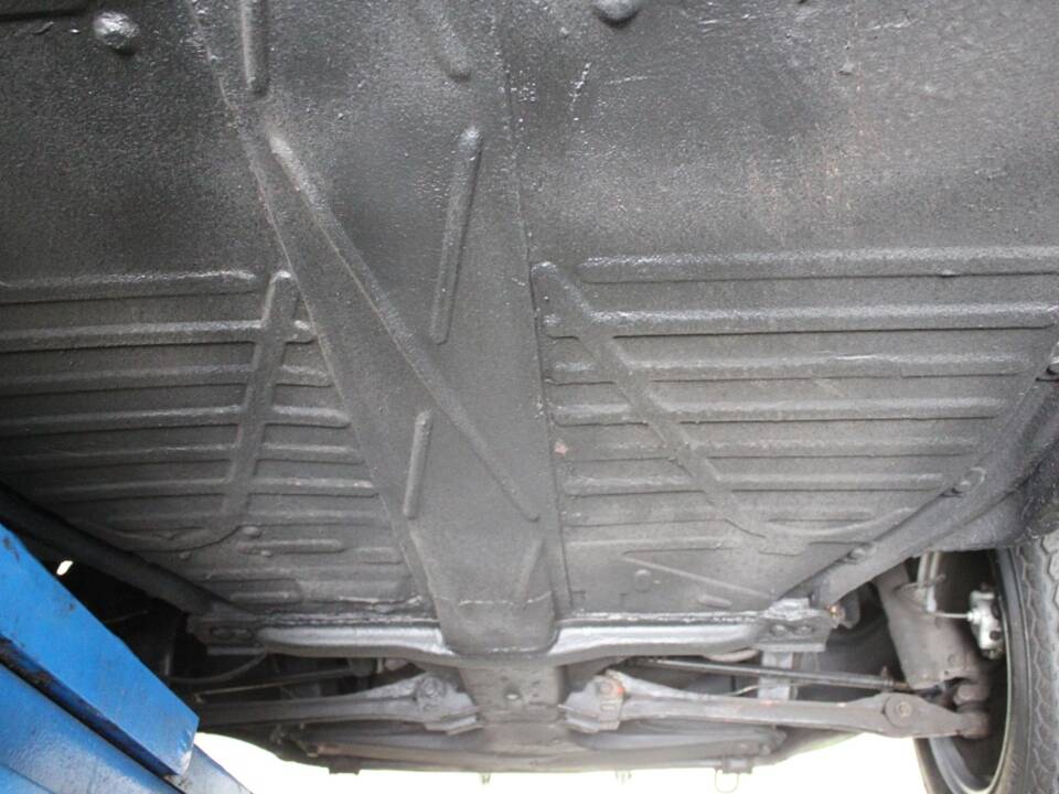 Bild 16/19 von Volkswagen Käfer 1303 LS (1976)