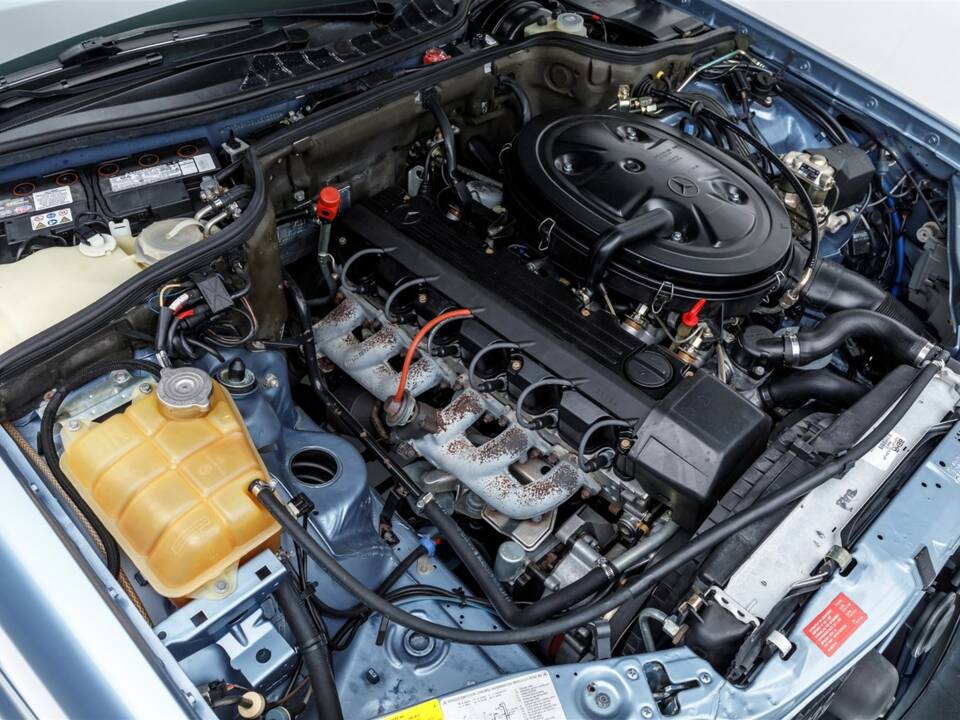 Image 8/19 of Mercedes-Benz 300 SE (1990)