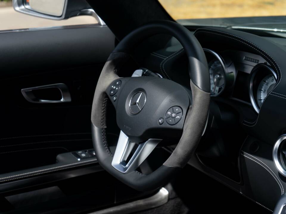 Image 17/21 of Mercedes-Benz SLS AMG Roadster (2012)