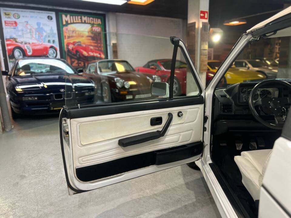 Immagine 6/68 di Volkswagen Golf III GTI 2.0 (1993)