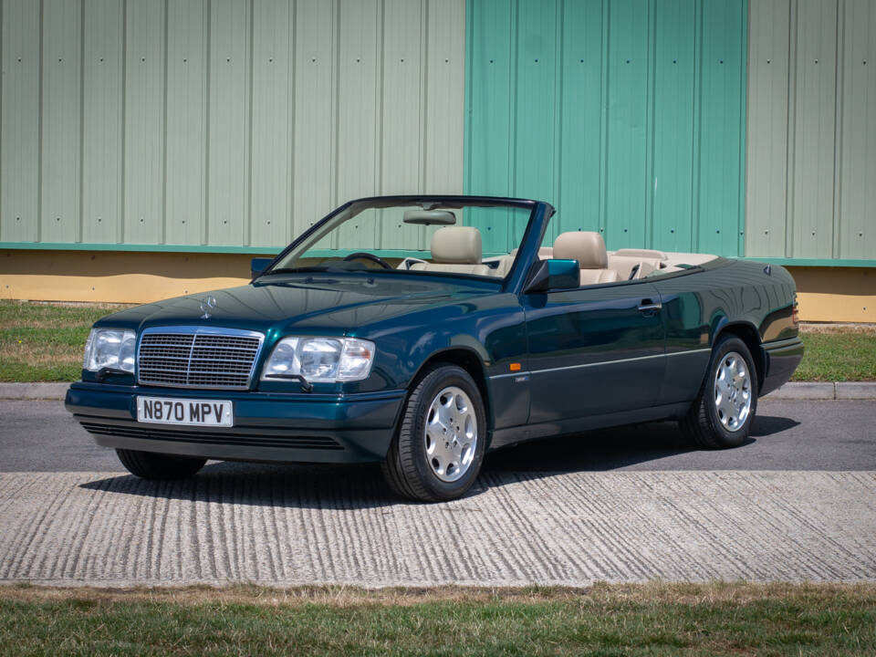 Image 8/26 of Mercedes-Benz E 320 (1996)