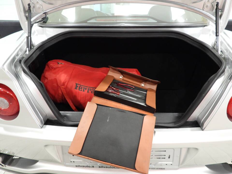 Imagen 10/15 de Ferrari 550 Maranello (1998)