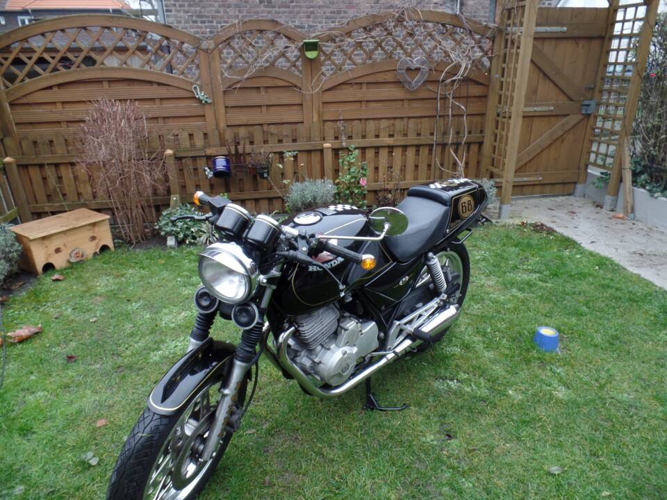 Image 7/7 of Honda XBR 500 (1988)