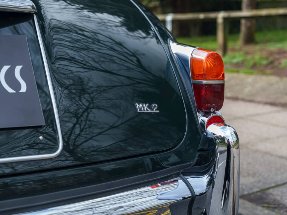 Image 13/31 of Jaguar 340 (1968)