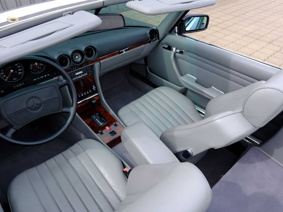Image 73/96 of Mercedes-Benz 560 SL (1987)