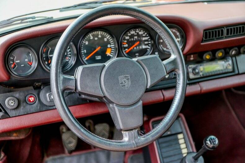 Image 12/50 de Porsche 911 SC 3.0 (1982)