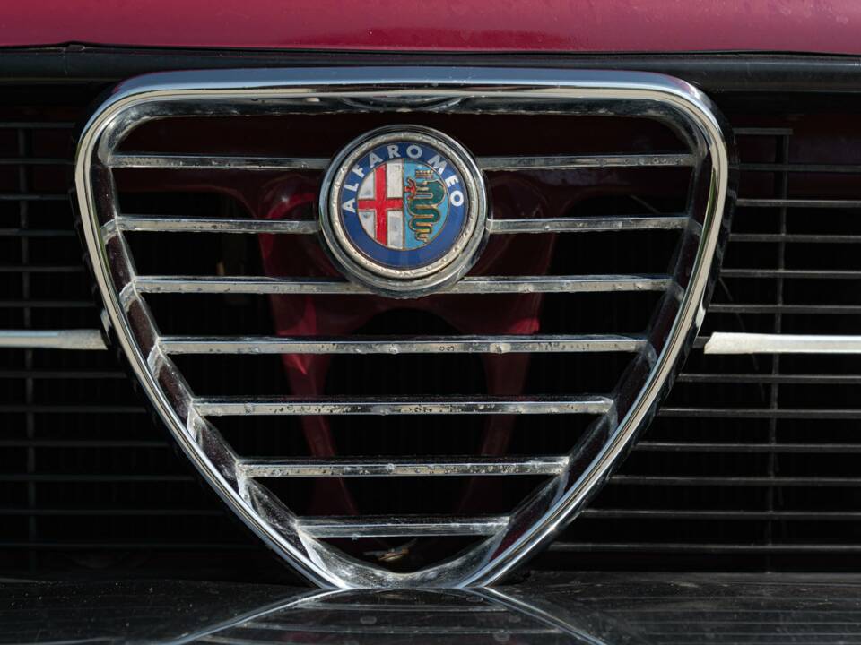 Image 15/50 of Alfa Romeo Giulia Nuova Super 1300 (1974)