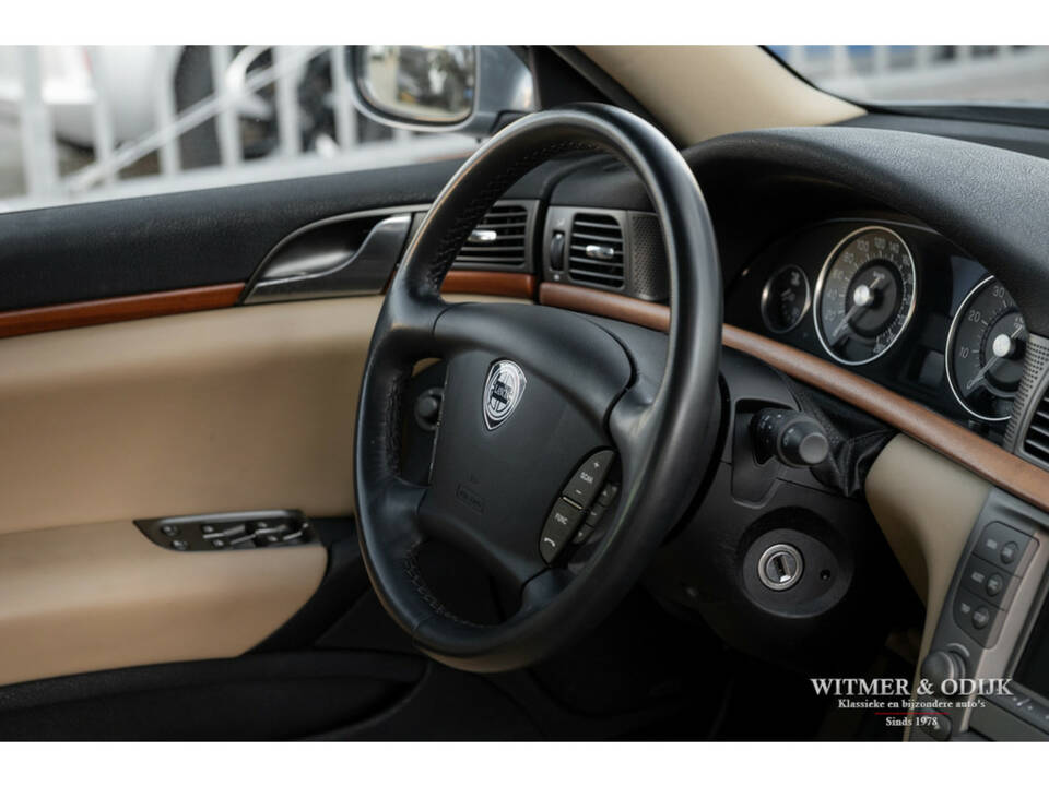 Imagen 11/33 de Lancia Thesis 3.0 V6 (2002)
