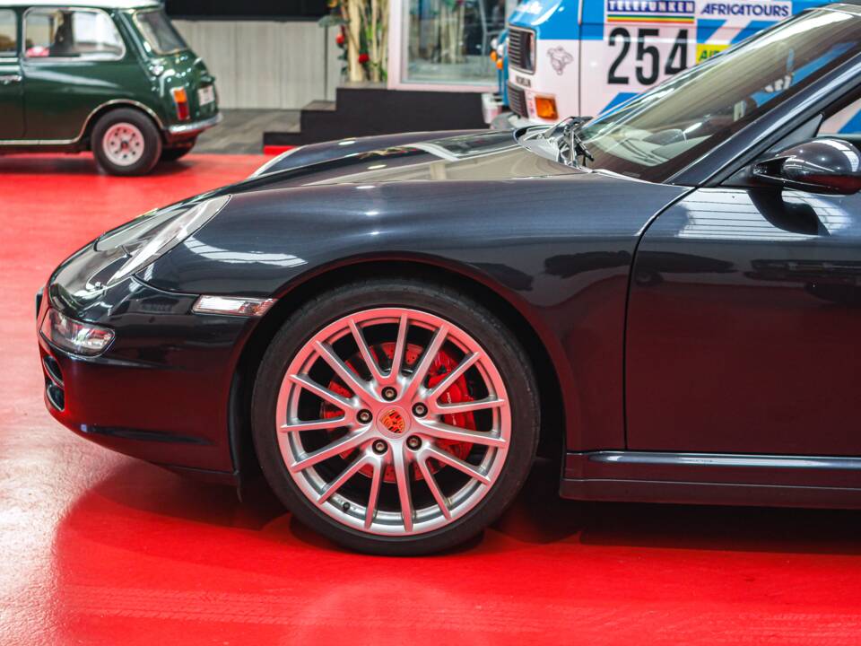 Image 30/48 of Porsche 911 Carrera 4S (2007)