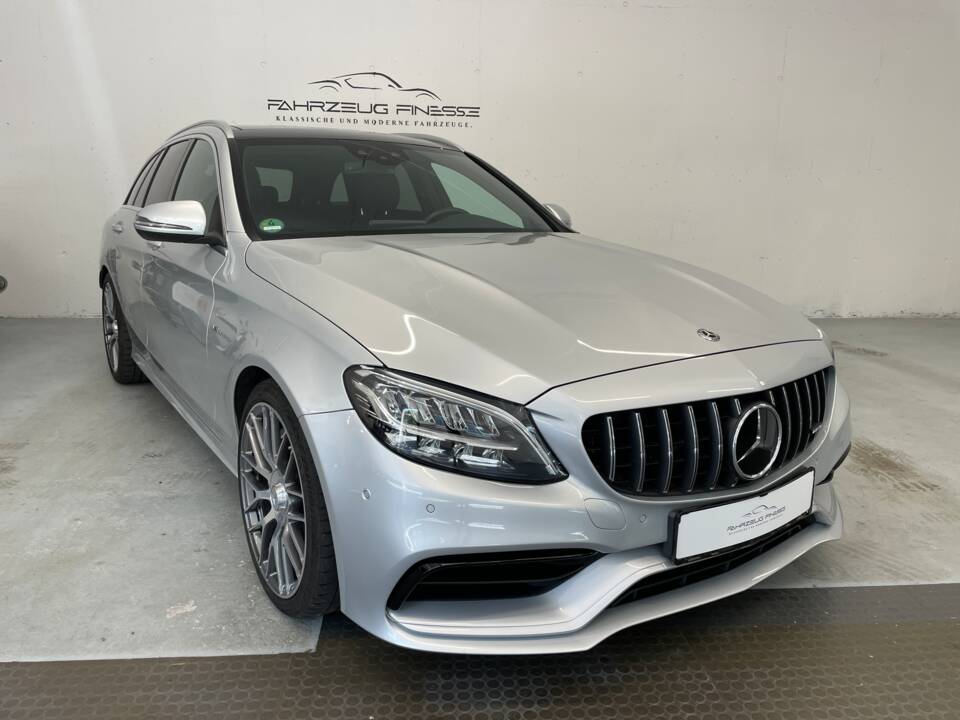 Obraz 2/36 pojazdu Mercedes-Benz C 63 AMG T (2020)