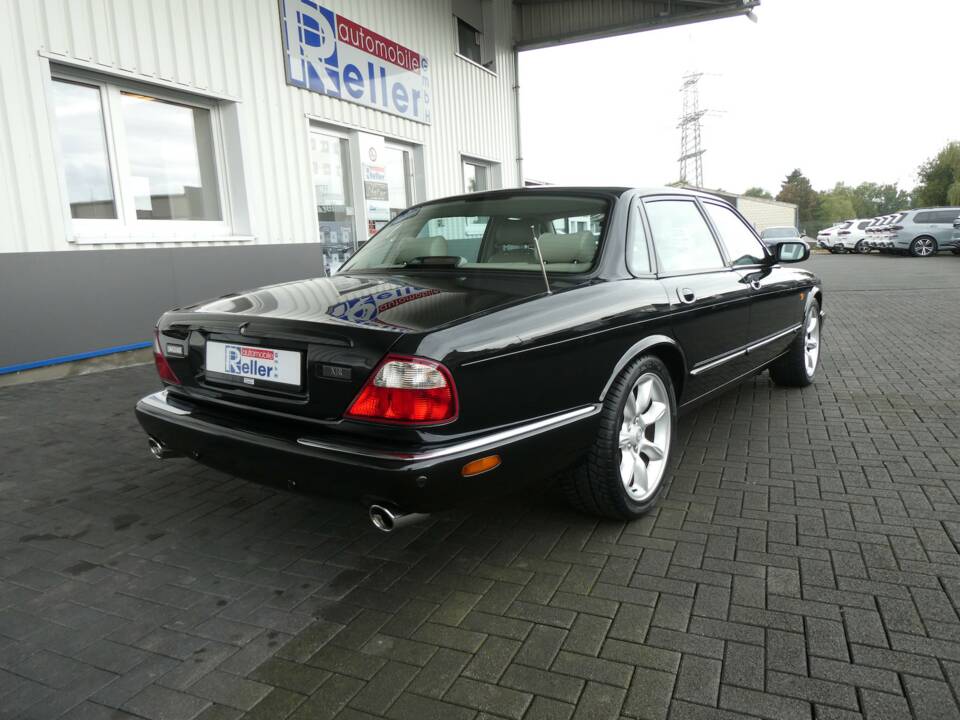 Image 4/21 of Jaguar XJR 4.0 (2001)