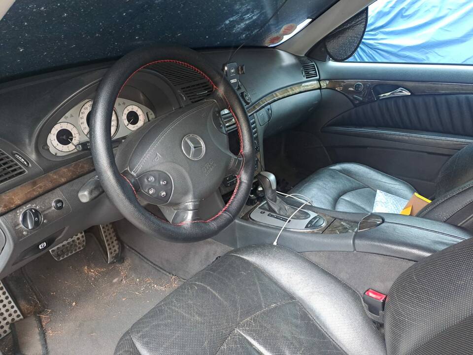 Image 8/8 of Mercedes-Benz E 500 (2004)