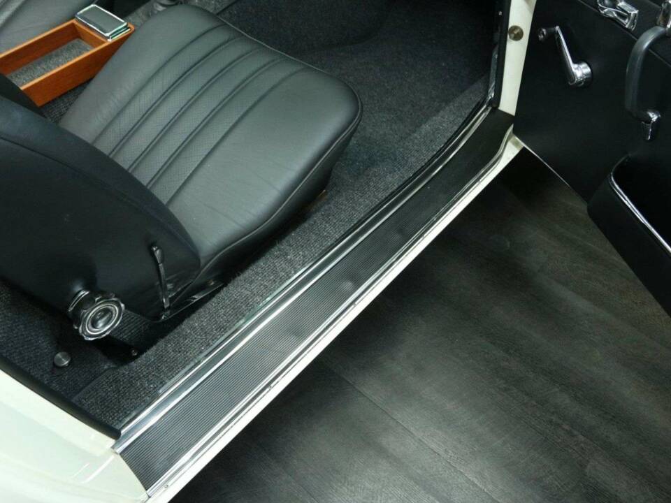 Bild 28/50 von Mercedes-Benz 230 SL (1967)