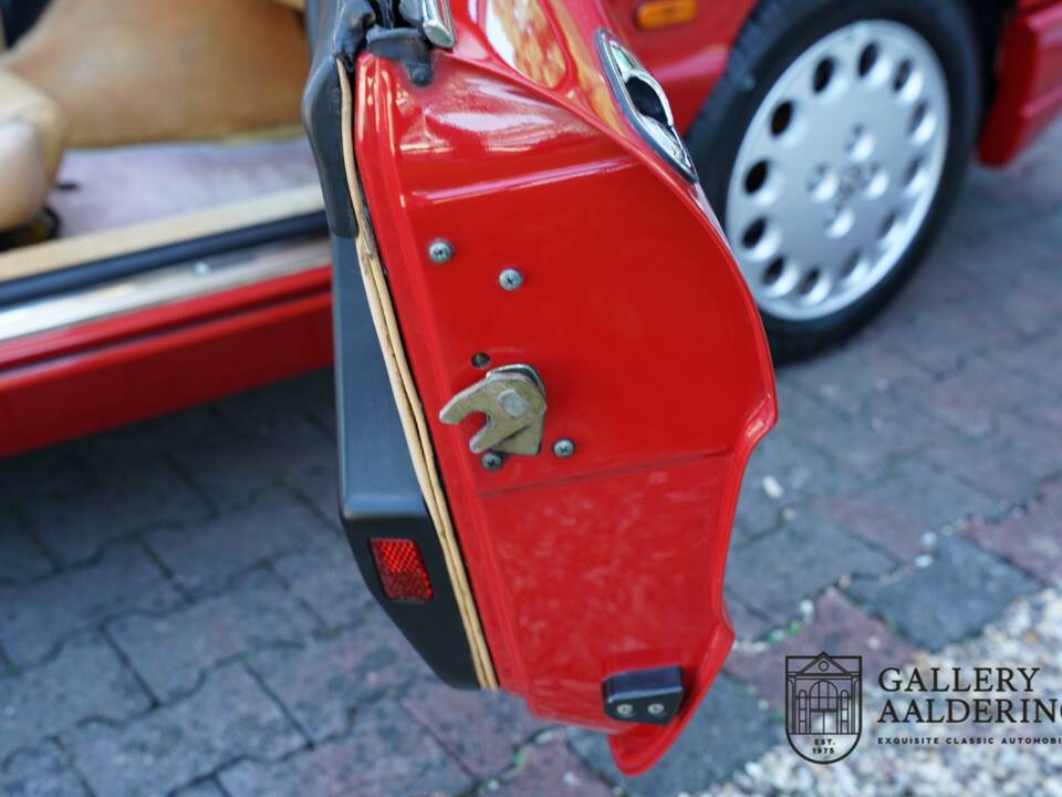 Immagine 39/50 di Alfa Romeo 2.0 Spider (1991)
