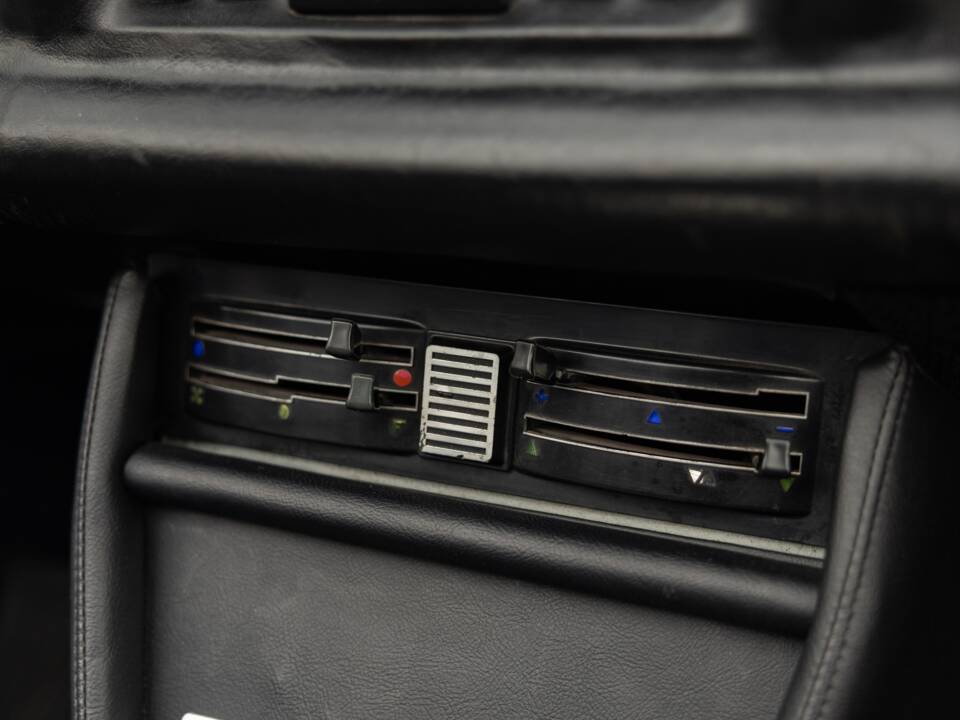 Image 44/45 of Peugeot 504 Convertible (1974)