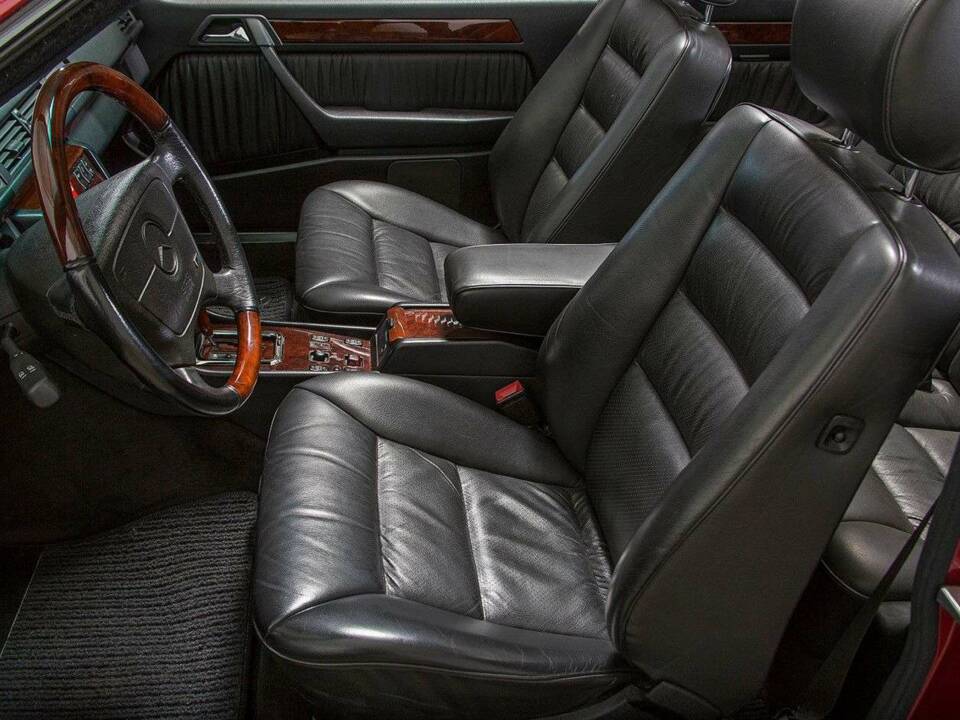 Bild 22/31 von Mercedes-Benz E 320 (1993)