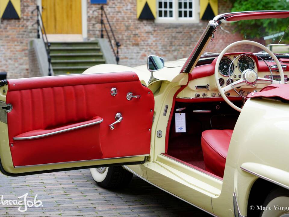Image 4/61 of Mercedes-Benz 190 SL (1959)