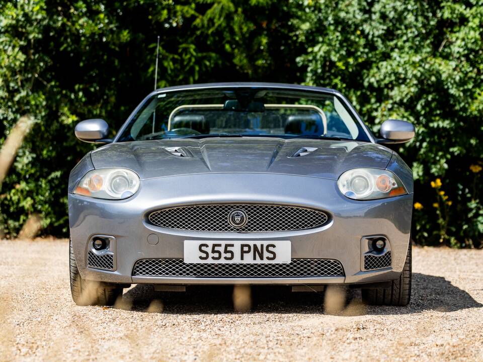 Image 17/50 de Jaguar XKR (2007)