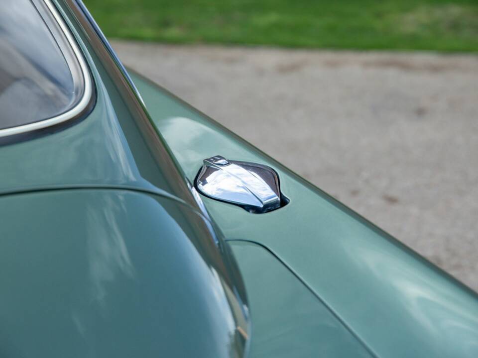 Image 37/48 of Aston Martin DB 4 GT (1961)