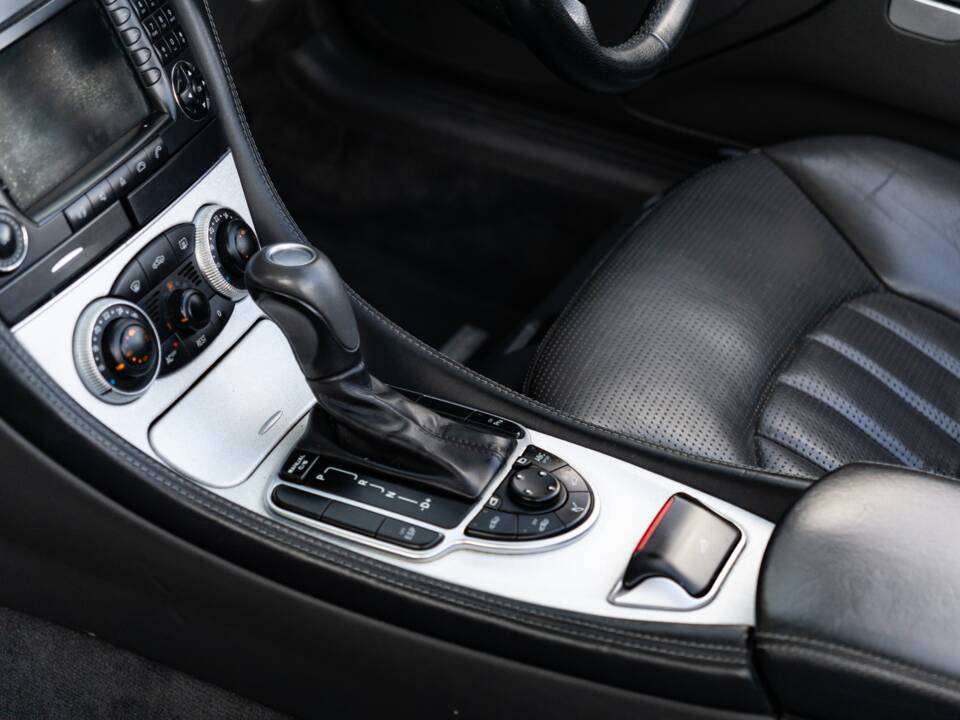 Image 45/45 of Mercedes-Benz SL 55 AMG (2004)
