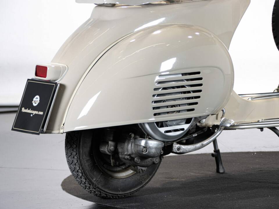 Image 40/50 de Piaggio Vespa 125 (1959)