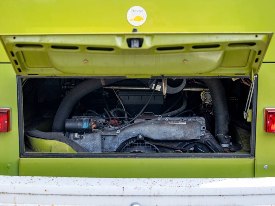 Image 9/47 of Volkswagen T2b Camper (1977)