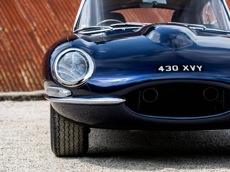 Image 12/39 of Jaguar E-Type &quot;Lightweight&quot; (1962)